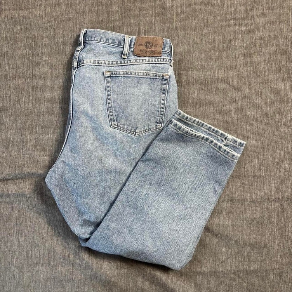 Vintage Wrangler Light blue denim jeans with a relaxed fit - 42x30